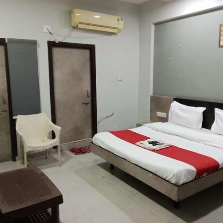 Hotel Cm Palace & Guest House & P.G Rooms Kalol Exterior photo