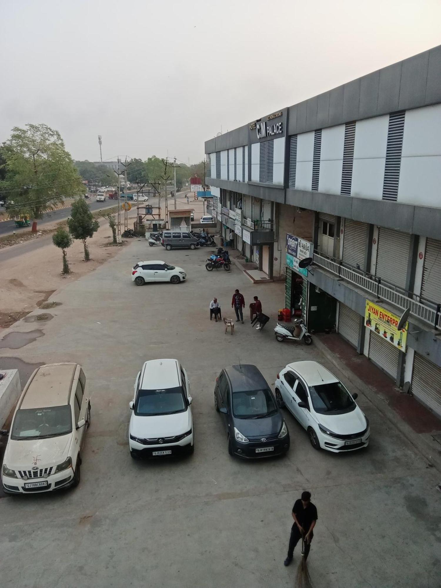 Hotel Cm Palace & Guest House & P.G Rooms Kalol Exterior photo