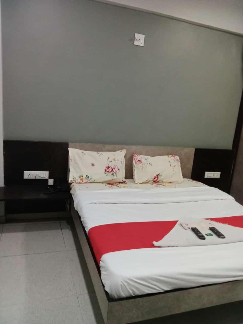 Hotel Cm Palace & Guest House & P.G Rooms Kalol Exterior photo
