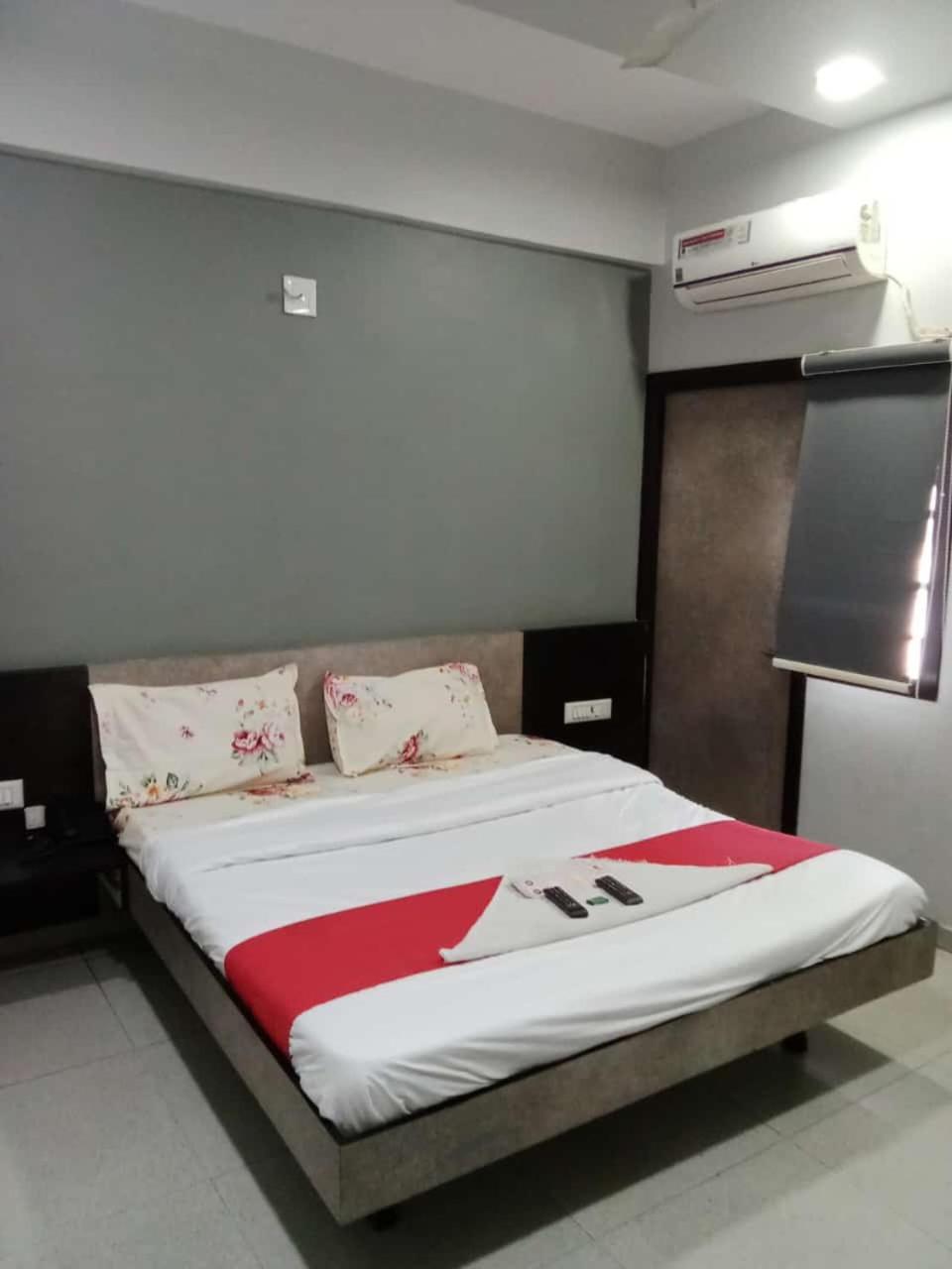Hotel Cm Palace & Guest House & P.G Rooms Kalol Exterior photo