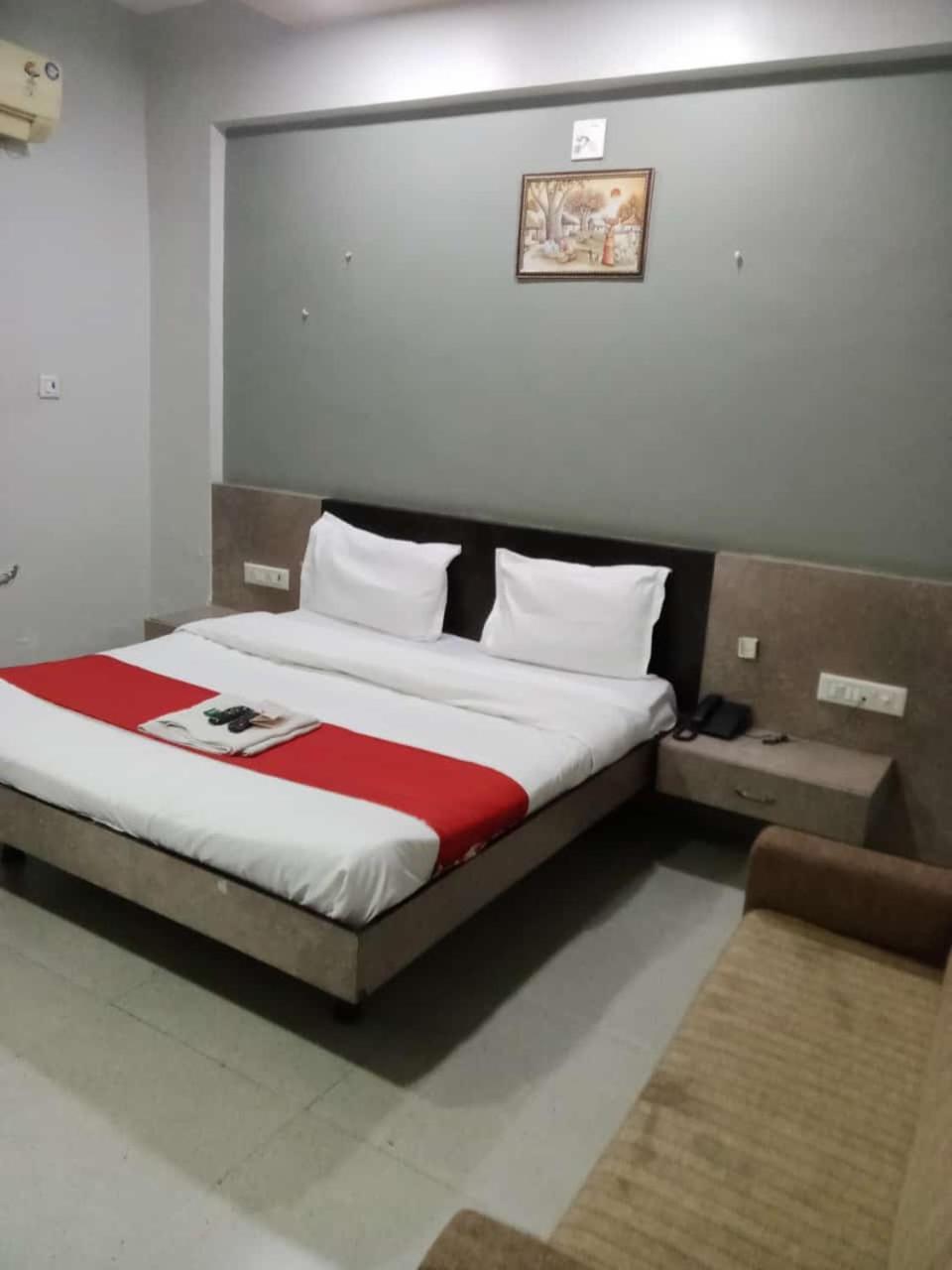 Hotel Cm Palace & Guest House & P.G Rooms Kalol Exterior photo