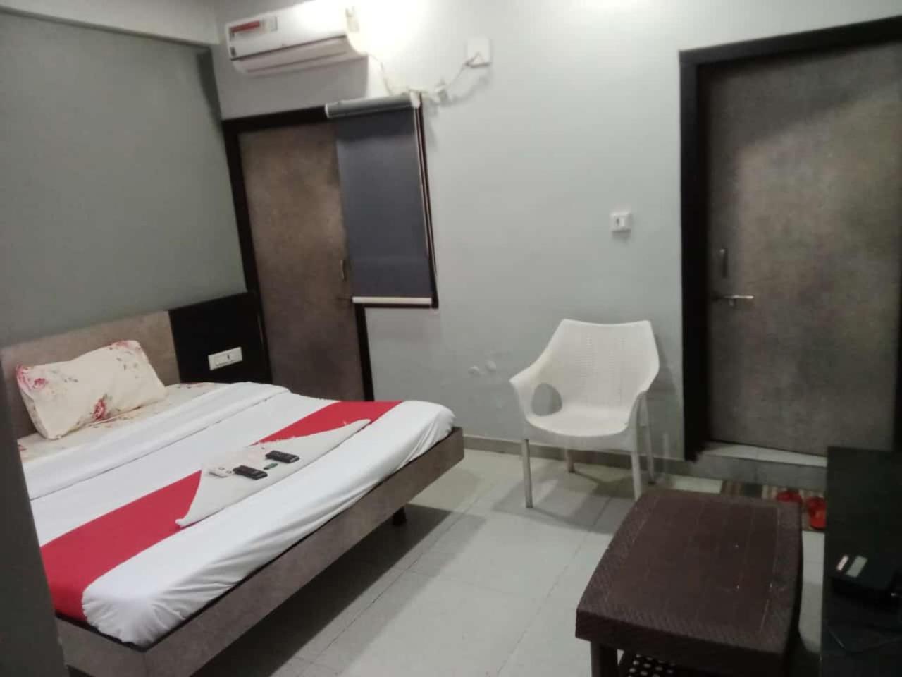 Hotel Cm Palace & Guest House & P.G Rooms Kalol Exterior photo