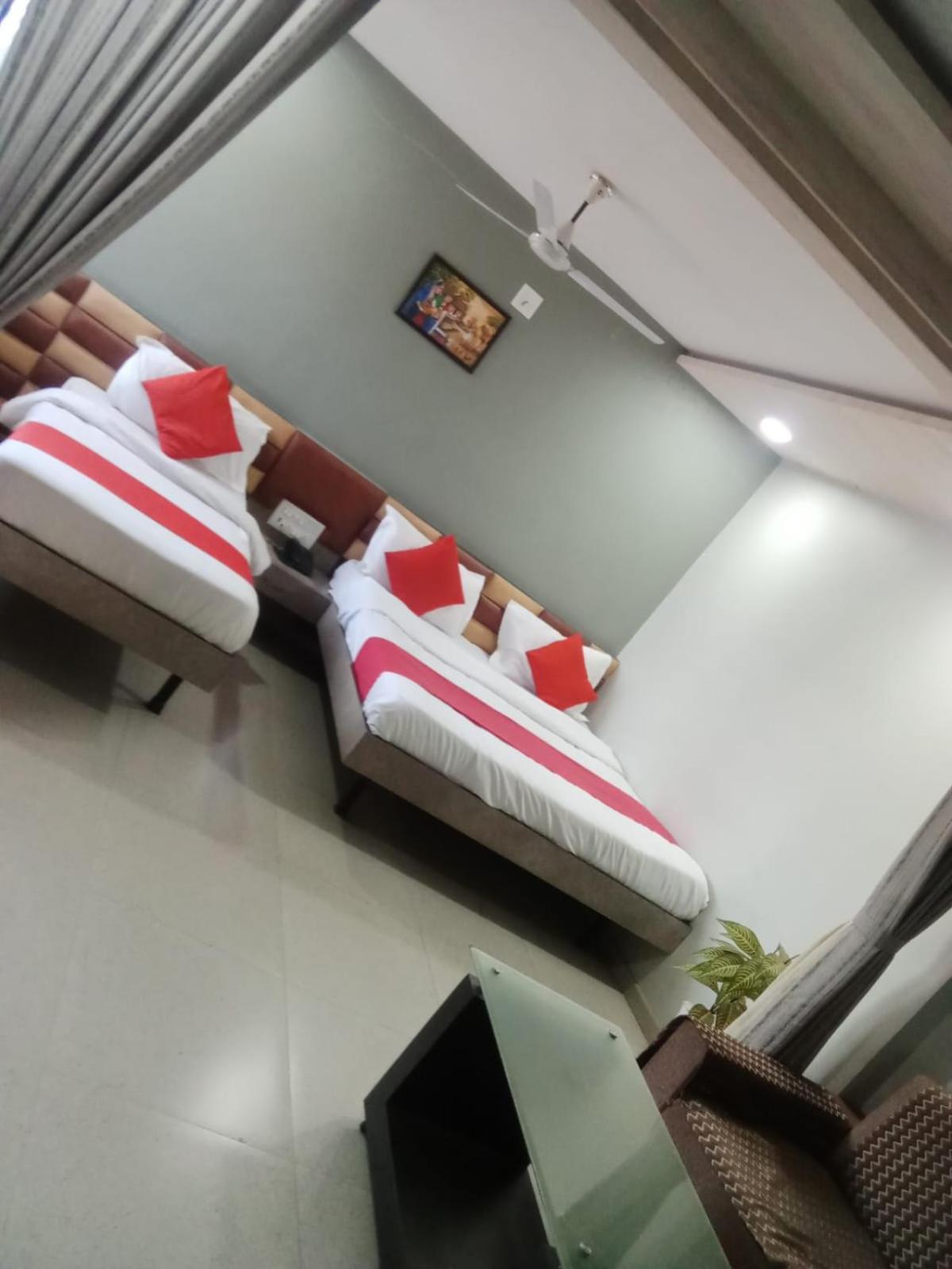 Hotel Cm Palace & Guest House & P.G Rooms Kalol Exterior photo